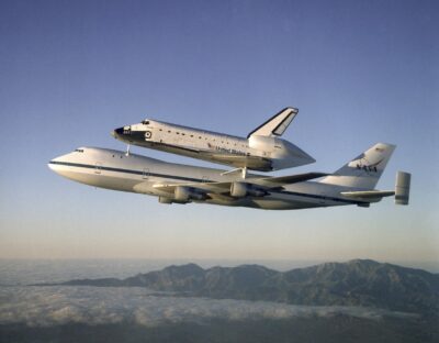Shuttle Carrier Aircraft: “Người khổng lồ” thầm lặng cõng tàu vũ trụ
